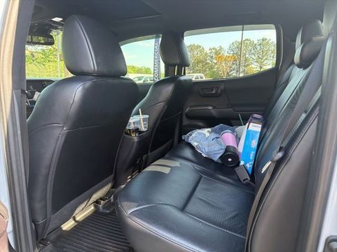 Used 2020 Toyota Tacoma TRD Off-Road w/ TRD Premium Off Road Package image 8