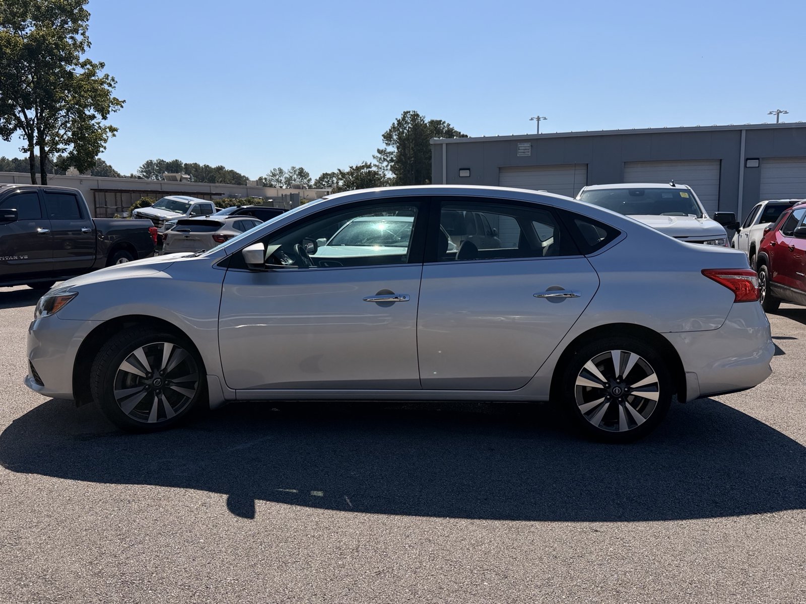 Used 2019 Nissan Sentra SV w/ Special Edition Package FWD image 9