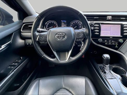 Used 2020 Toyota Camry SE w/ Carpet Mat Package FWD image 5