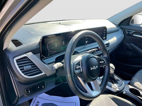 Used 2024 Kia Seltos LX image 9