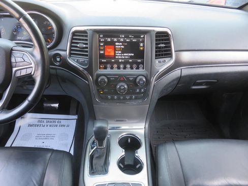 Used 2018 Jeep Grand Cherokee Limited image 16