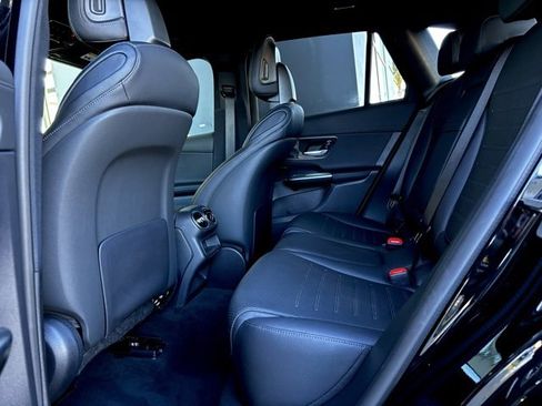 Used 2025 Mercedes-Benz GLC 300 image 24