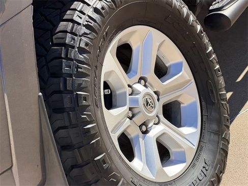 Used 2015 Toyota 4Runner SR5 Premium image 9