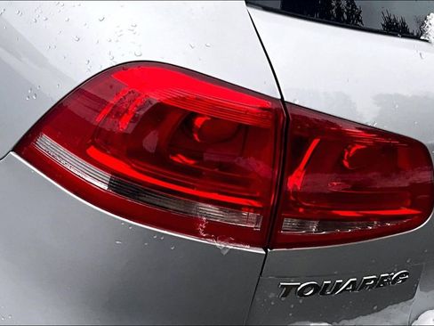 Used 2013 Volkswagen Touareg VR6 image 24