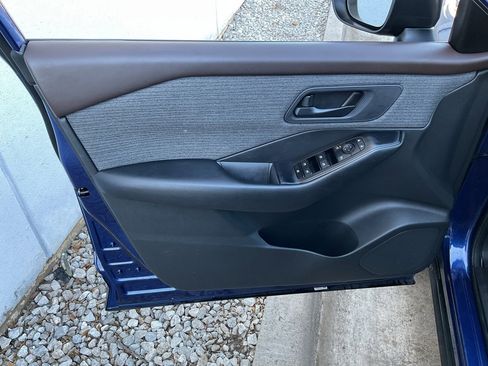 Used 2023 Nissan Rogue S image 12