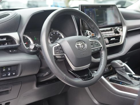 Used 2022 Toyota Highlander Platinum AWD/4WD image 11