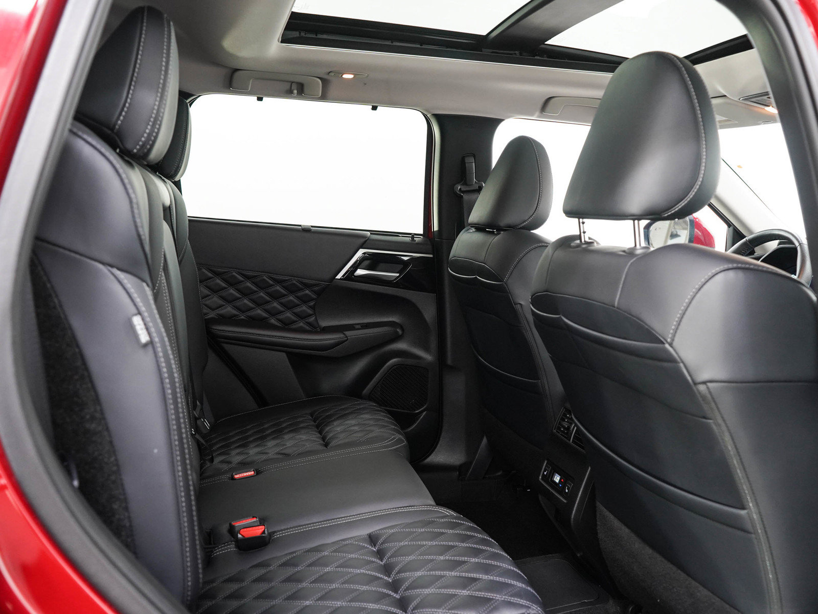 Used 2025 Mitsubishi Outlander SEL AWD/4WD image 14
