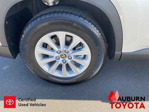 Used 2025 Toyota Grand Highlander AWD image 10