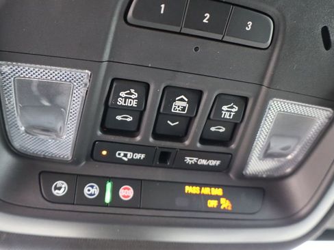 Used 2023 Chevrolet Traverse LT w/ LT Premium Package image 31