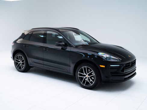 Certified 2026 Porsche Macan AWD/4WD image 7