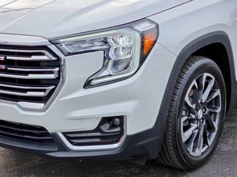 Used 2022 GMC Terrain SLT w/ Infotainment Package II image 5