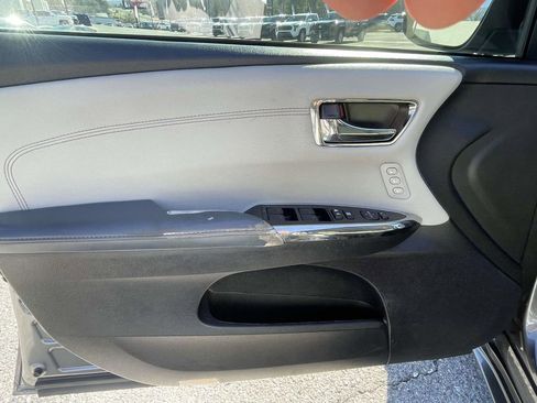 Used 2015 Toyota Avalon XLE Touring image 17
