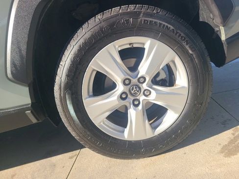 Used 2019 Toyota RAV4 XLE image 11