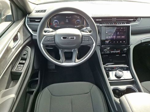 New 2025 Jeep Grand Cherokee Laredo X image 2