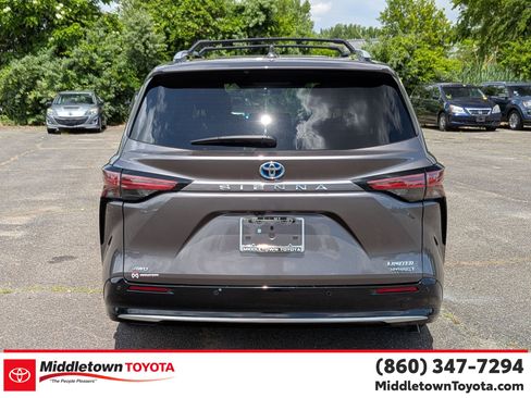 Certified 2024 Toyota Sienna Limited AWD/4WD image 4