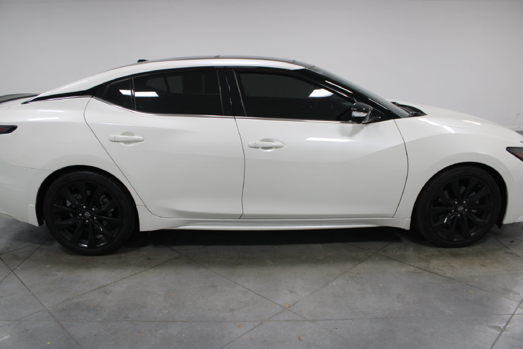 Used 2023 Nissan Maxima SR w/ Sport Mat Group FWD image 10