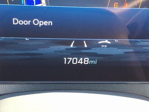 Used 2025 Chevrolet Traverse LT image 21