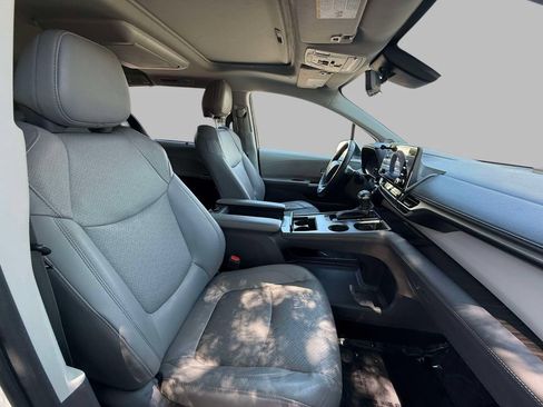 Used 2022 Toyota Sienna Limited AWD/4WD image 14