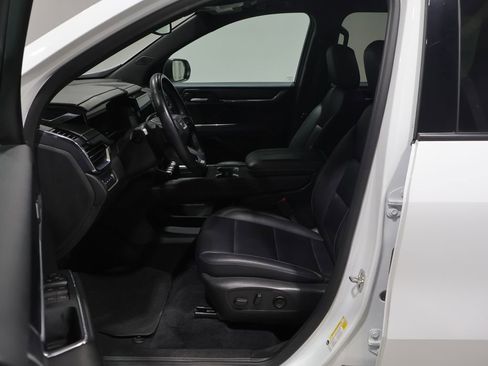 Used 2024 GMC Acadia Elevation AWD/4WD image 9