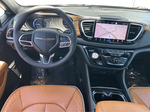 Used 2023 Chrysler Pacifica Pinnacle FWD image 20