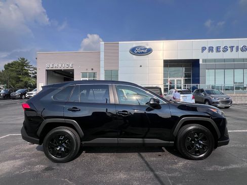 Used 2019 Toyota RAV4 LE w/ All Weather Liner Package AWD/4WD image 10