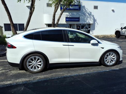 Used 2017 Tesla Model X 75D image 8