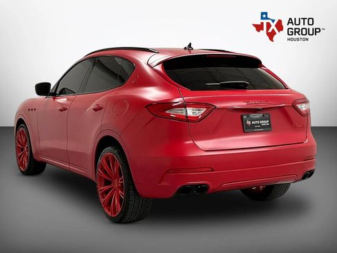 Used 2017 Maserati Levante w/ Luxury Package AWD/4WD image 3