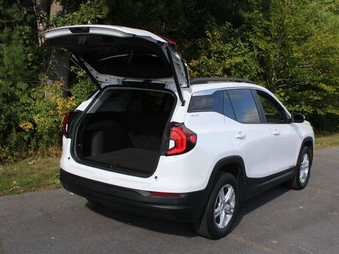 Used 2022 GMC Terrain SLE w/ GMC Pro Grade Package AWD/4WD image 7