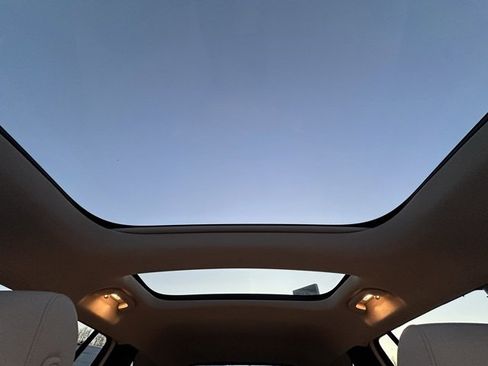 Used 2025 Mercedes-Benz GLB 250 4MATIC image 18