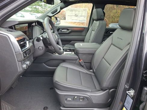 New 2026 GMC Yukon XL Denali w/ Sun & Power Step Package image 10