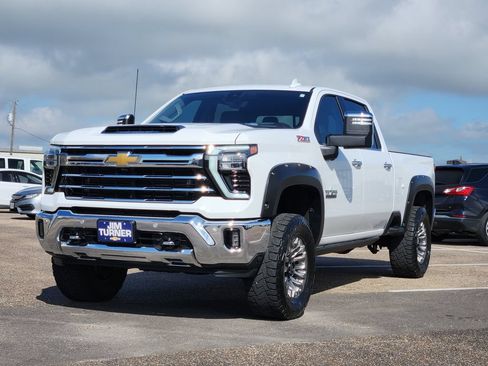 Used 2024 Chevrolet Silverado 2500 LTZ w/ LTZ Texas Edition AWD/4WD image 3