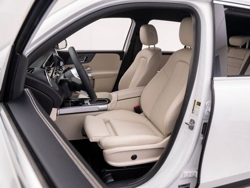 New 2025 Mercedes-Benz GLB 250 4MATIC image 17