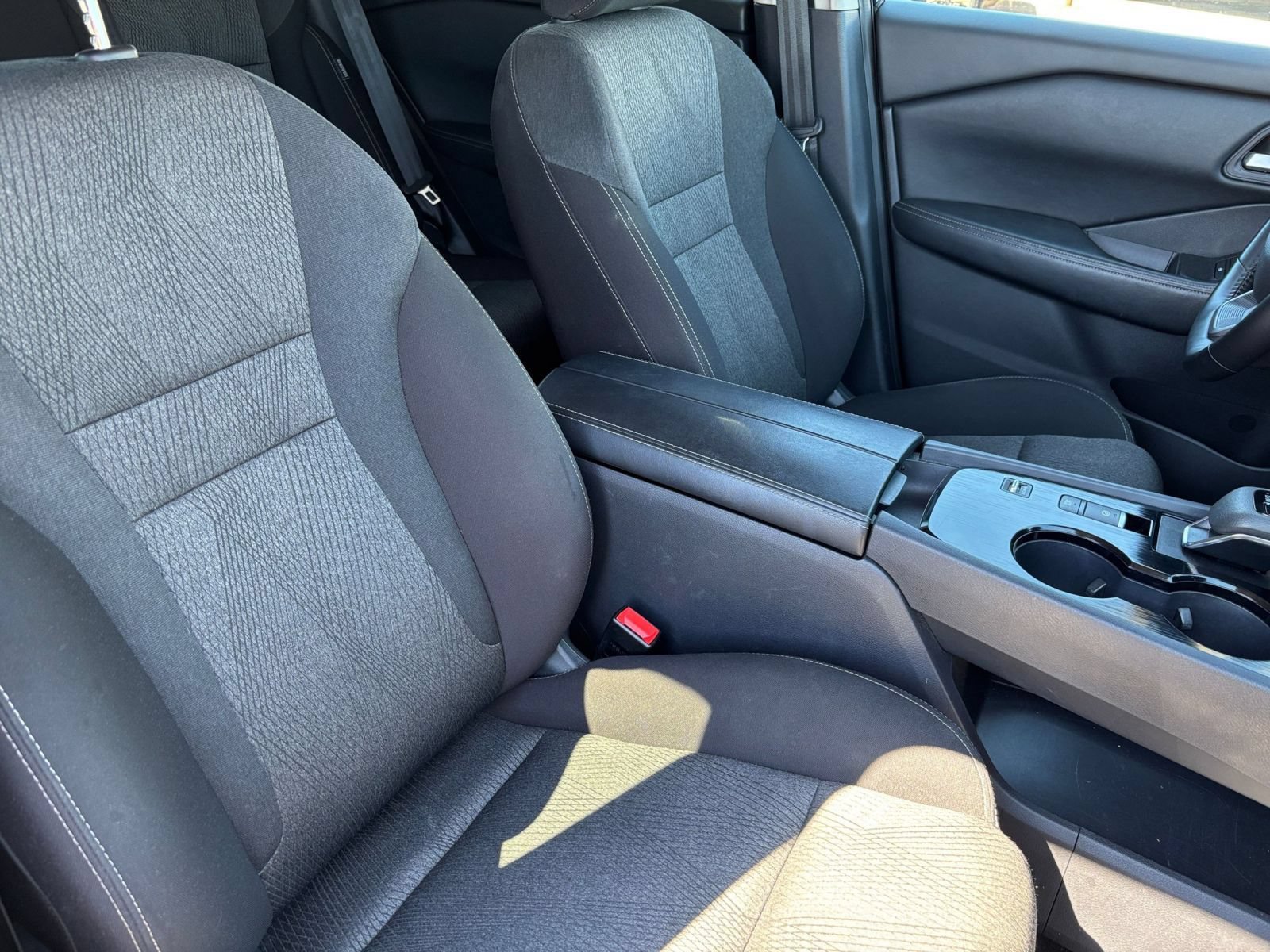 Used 2025 Nissan Rogue SV FWD image 37
