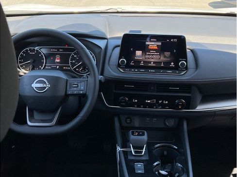 Used 2025 Nissan Rogue SV image 11