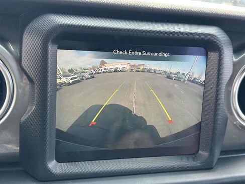 Used 2023 Jeep Wrangler Unlimited Sahara AWD/4WD image 18
