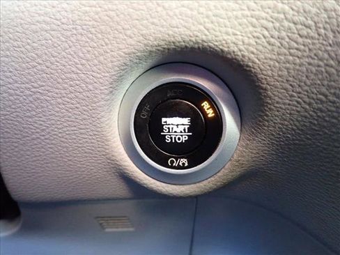 Used 2017 Chrysler Pacifica Limited w/ Advanced Safetytec Group image 26