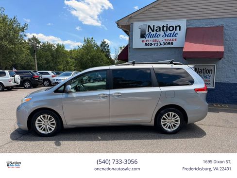 Used 2012 Toyota Sienna XLE w/ Entertainment Pkg FWD image 3