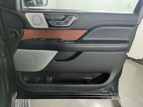 Used 2020 Lincoln Navigator Reserve AWD/4WD image 22