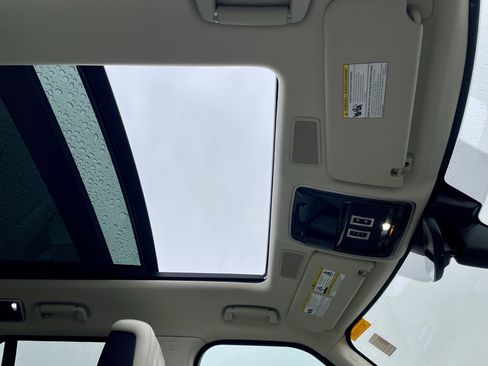 Used 2022 Land Rover Range Rover Westminster Edition image 17