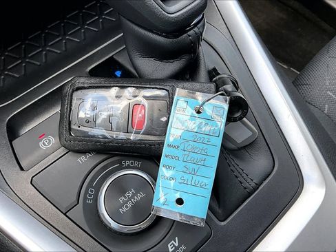 Certified 2022 Toyota RAV4 XLE w/ Convenience Package AWD/4WD image 15