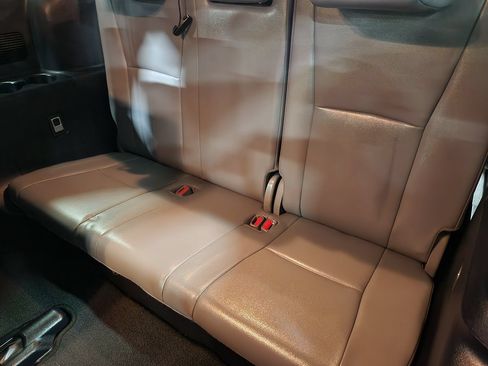 Used 2021 Toyota Highlander XLE FWD image 53