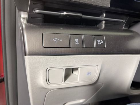 Certified 2025 Hyundai Kona SEL image 32