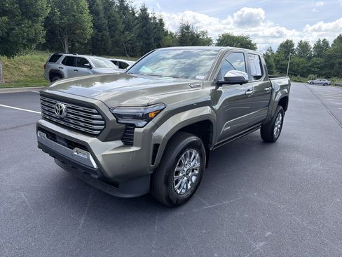 Certified 2025 Toyota Tacoma Limited AWD/4WD image 1