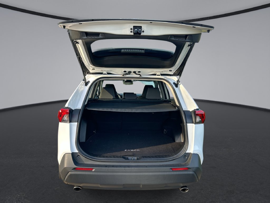 Certified 2024 Toyota RAV4 XLE AWD/4WD image 31