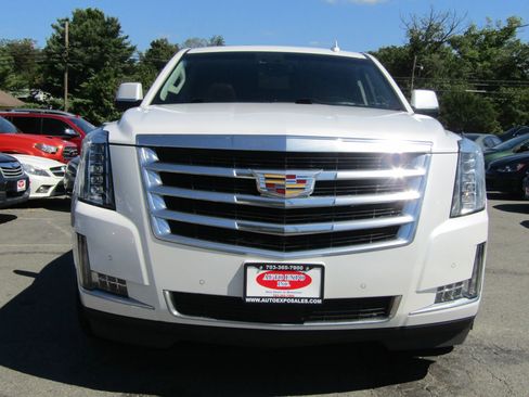 Used 2017 Cadillac Escalade Premium Luxury image 2
