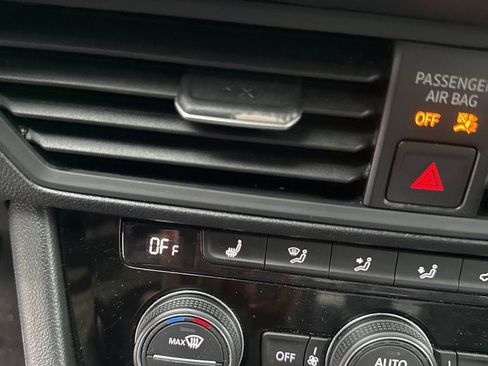 Used 2024 Volkswagen Jetta SE image 38