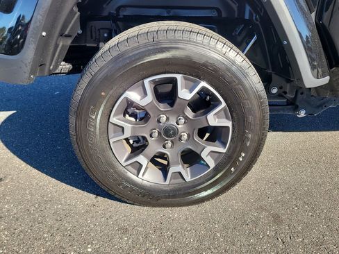 Used 2024 Jeep Gladiator Sport w/ Premium Package image 5