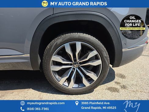 Used 2022 Volkswagen Atlas Cross Sport SEL Premium R-Line AWD/4WD image 30