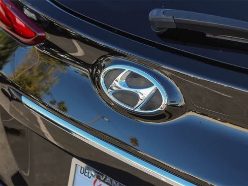 Certified 2022 Hyundai Kona Limited image 11