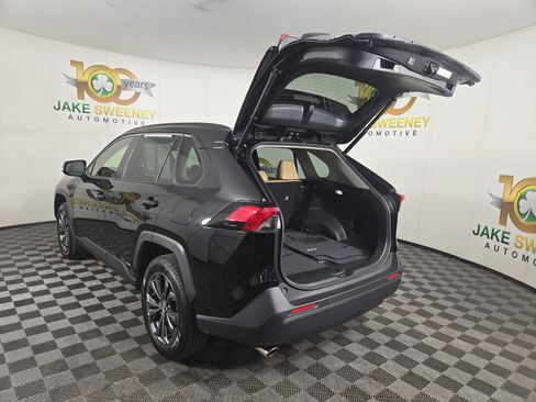 Used 2022 Toyota RAV4 XLE Premium AWD/4WD image 33